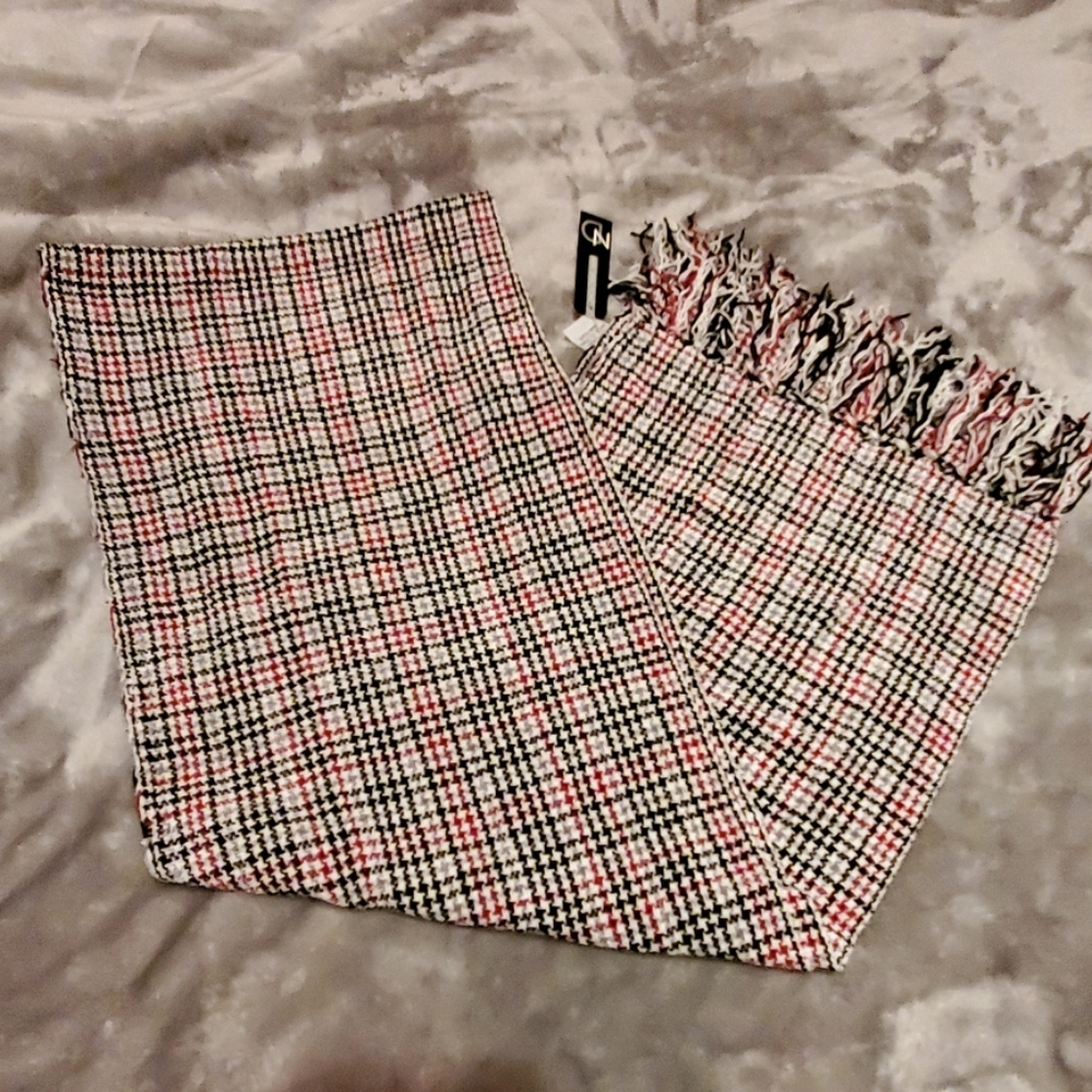 Scarf - Picture 1 of 2